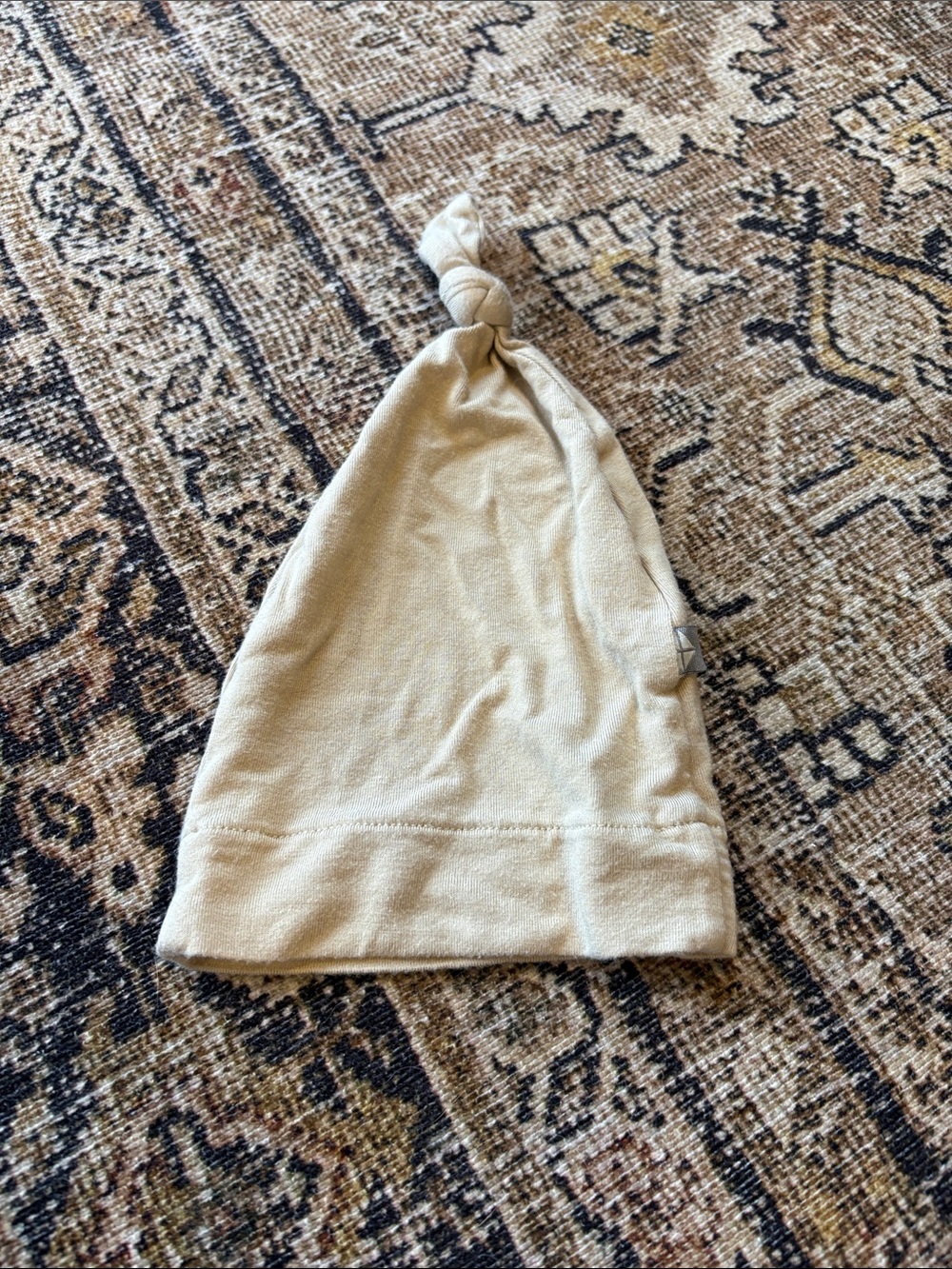 Kyte BABY Beige Knotted hat